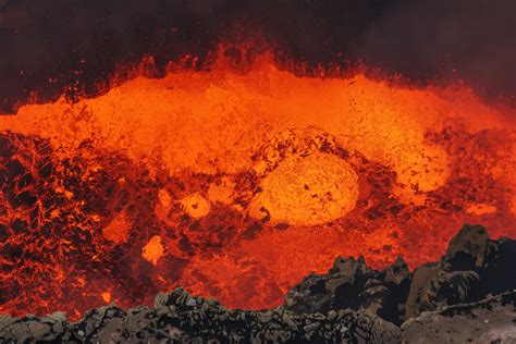 Incredible Video Shows Active Volcanos Lava Lake In All Its Glory Swns