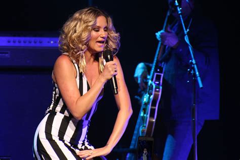 Jennifer Nettles Video For ‘that Girl’ Premieres And Solo Tour In 2014 Announced
