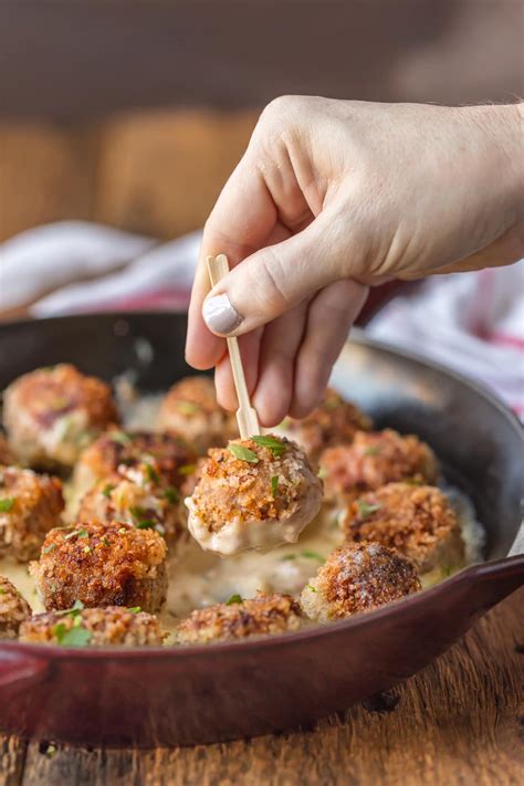 It has the crispy exterior from the breadcrumb mixture that the kids enjoy. Chicken Cordon Bleu Meatballs (VIDEO) - The Cookie Rookie