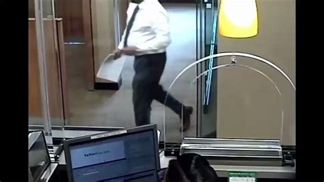 Video Chase Bank Robbed Teller Forced To Give Man Load Of Cash