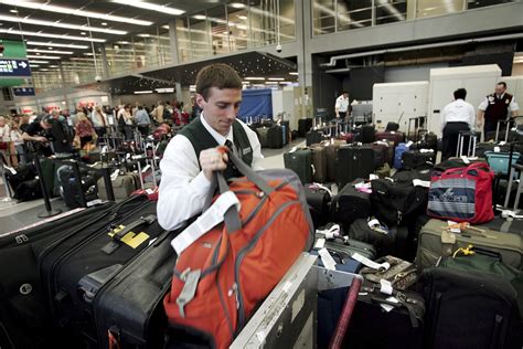 How To Protect Yourself From Rising Airport Luggage Theft Moov Logistics News