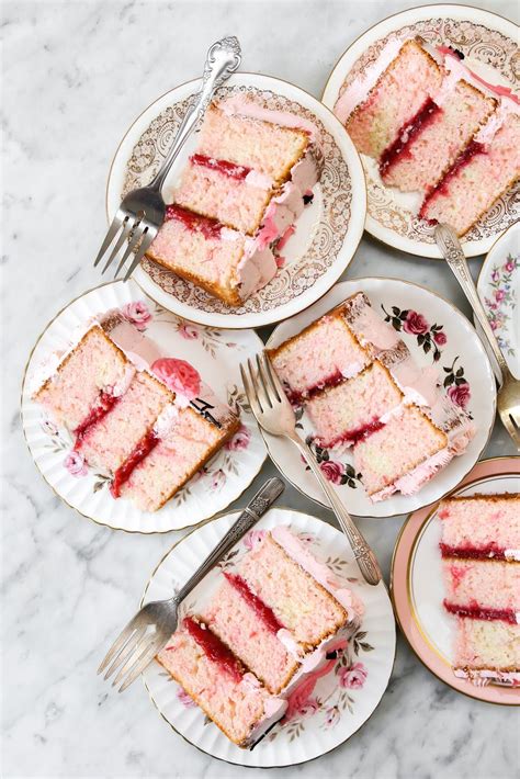 It's a perfect way to decorate cookies! Flamingo Pink Velvet Cake with Strawberry Rhubarb Compote ...