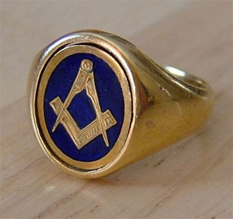 Acquiring such a familiarity is quite simple: Antiques Atlas - 18CT Gold Masonic Ring