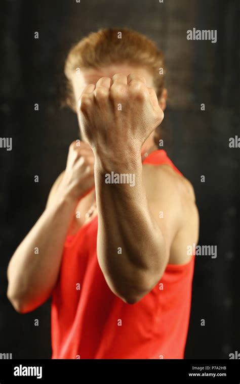 Woman In Boxing Stance Hi Res Stock Photography And Images Alamy