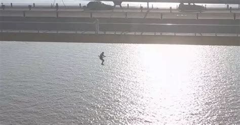 The Moment Man Jumps Off Humber Bridge In Terrifying Stunt Hull Live