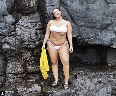 Sports Illustrated Plus Size Models Colossal Cleavage Spills From