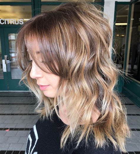 25 Must-Try Medium Length Layered Haircuts for 2021