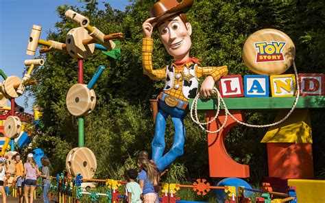 New Pics Of Disney Worlds Toy Story Land Confirm How Incredible It Is