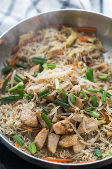Easy Chicken Chow Mein Recipe With Bean Sprouts