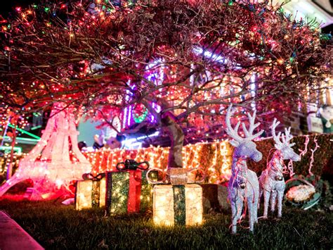 Discover the best neighborhoods to view christmas lights in houston with our massive guide to every part of the it's a truly remarkable display of christmas lights and decorations, and mr. Slideshow: The best and brightest Christmas light displays ...