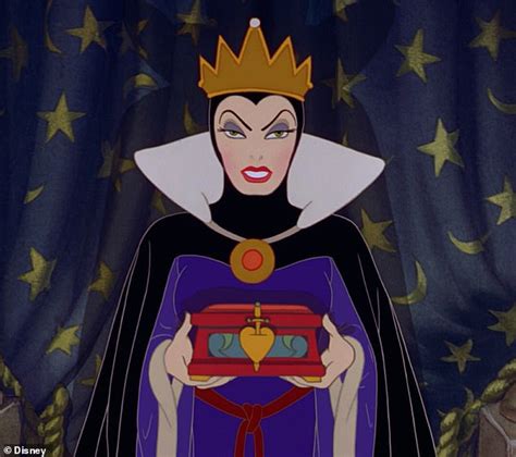 Gal Gadot Gushes Over Playing Iconic Villain The Evil Queen At D23 Expos Snow White Preview