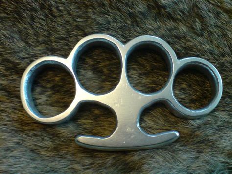 weaponcollector s knuckle duster and weapon blog handmade custom fit knuckle duster