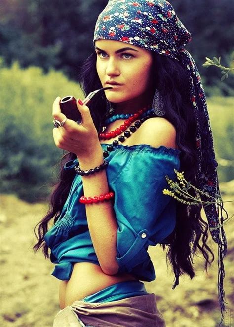 Neo Gypsy Fashion I Love The Thing With Gypsy Women And Pipes Hippie Style Gypsy Style Hippie