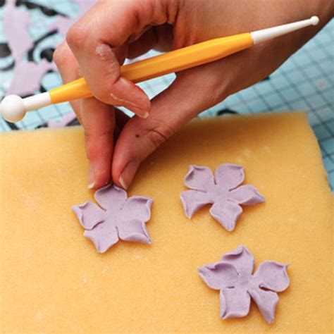 Differences Between Rolled Fondant And Gum Paste Recipes