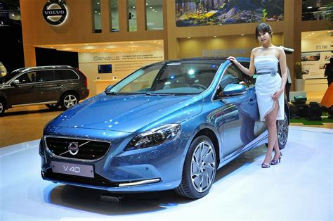The volvo v40 is a luxury hatchback that is available with a 2.0 litre, mated to a 6 speed automatic transmission. ASIAN AUTO DIGEST: The New Volvo V40 launched in Malaysia ...