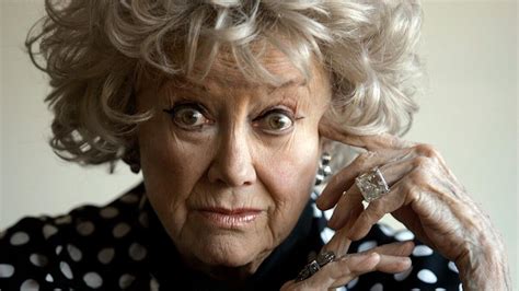 Remembering Phyllis Diller And 52569 Of Her Jokes At The Smithsonian Los Angeles Times