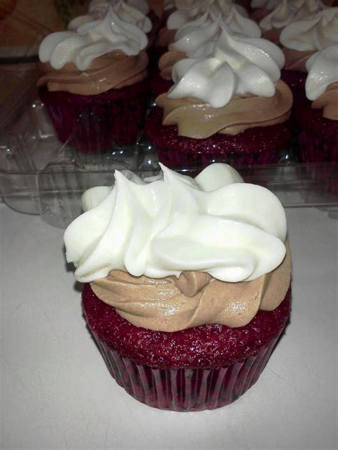 Red velvet with cream cheese icing is a true american classic! Red Velvet Cupcakes with Cream Cheese & Chocolate Frosting | Chocolate frosting, Red velvet ...