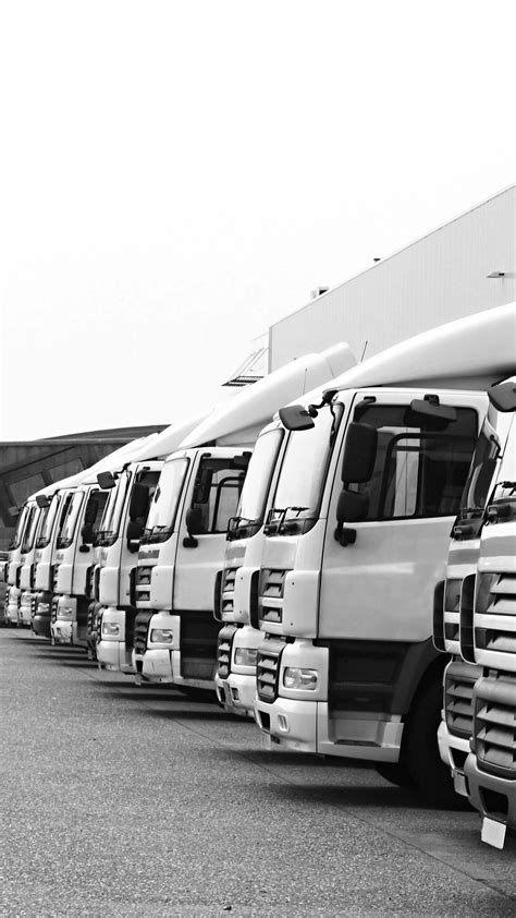 شحن للشركات مختصون في مجال النقليات نقل البضائع نقل الحمولات