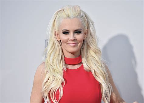 Anti Vaxxer Jenny Mccarthy And The Giant Candy Cane A Strange Holiday