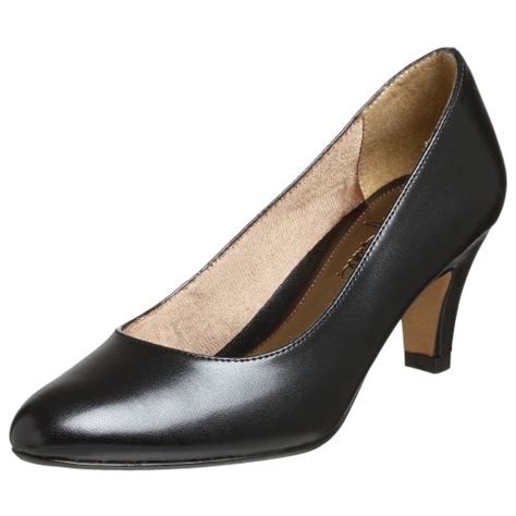 Best Flight Attendant Shoes In 2020 [buying Guide With Photos]