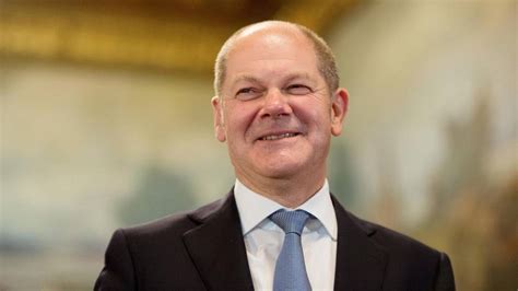 He served as first mayor of hamburg from 2011 to 2018. Olaf Scholz verteidigt G20 und entschuldigt sich bei ...