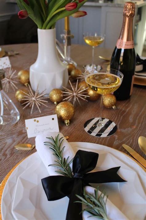 20 Chic Black Gold And White Holiday And Christmas Decorations