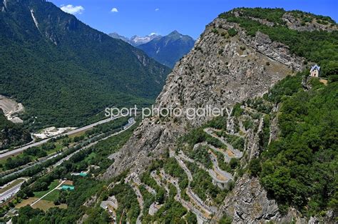 Peloton Climbing Lacets De Montvernier Tour De France 2022 Images