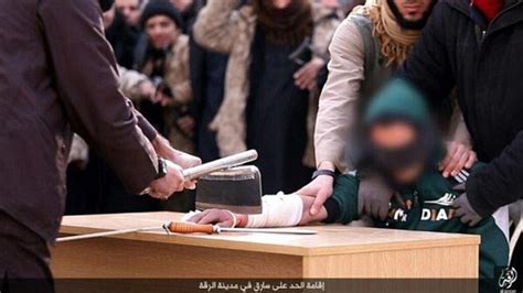 Isis Judges Chop Off Hand Of Accused Thief In Raqqa Syria Daily Mail
