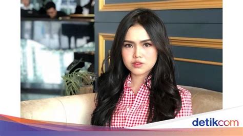 Ini Istri Cantik Penyanyi Malaysia Yang Kasus Perselingkuhan Suaminya Viral