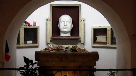 Benito Mussolini Wikicharlie