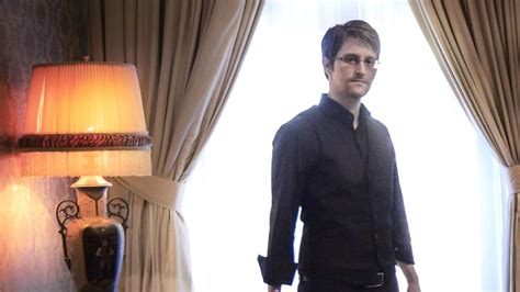 Edward Snowden Legt Eid Ab Und Bekommt Russischen Pass Sternde
