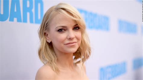 Anna Faris Revela Por Accidente Que Se Casó Video Cnn