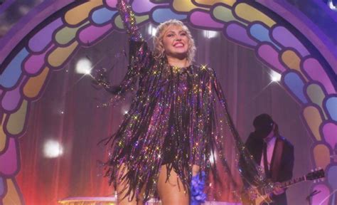 Miley Cyrus Wore Alexandre Vauthier ‘stand By You Pride Special Fashionsizzle Disco Stand