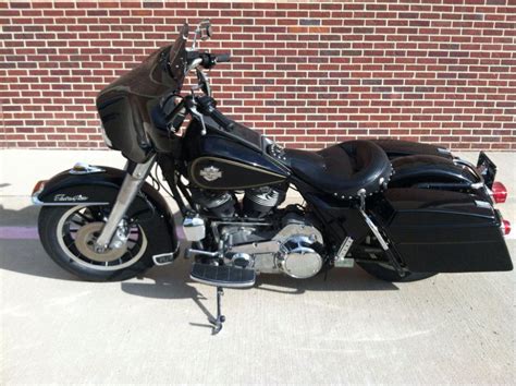In 1983, when the xr1000 debuted, the factory was secretly absorbed in developing the new evolution series engine, and the xr was basically a factory hot rod built on the side. 1983 Harley-Davidson FLHT Standard for sale on 2040-motos