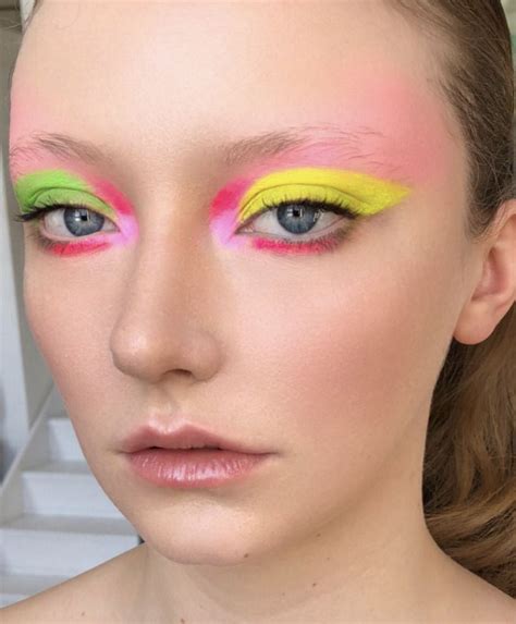 The Best Neon Makeup Looks To Wear All Summer Long