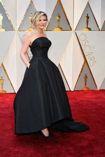 Oscars 2017 Dresses Sleeves Sparkles And Surprises Kirsten Dunst Of