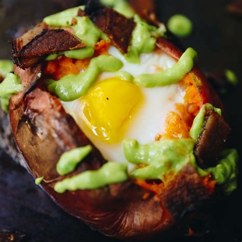 Sweet Potato Egg Boats With Avocado Crema And Bacon In 2022 Paleo Recipes Lunch Egg Boats