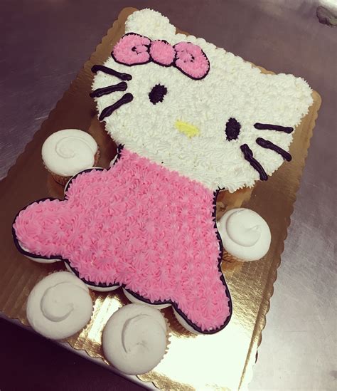 Hello Kitty Cupcake Cake Hello Kitty Cupcakes Cat Cupcakes Cupcake