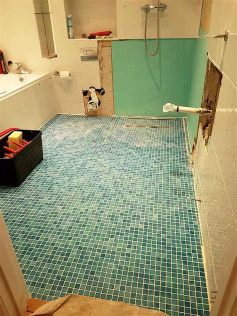 Blue bathroom tiles blue bathroom tiles can deliver everything from serene calm tones to a touch of mediterranean summer. Beautiful new aqua blue coloured tiles were used on the ...