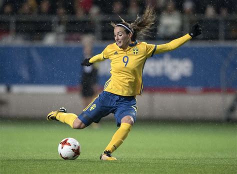 ▫️swedish nationalteam ▫️real madrid ▪️ nike athlete ▪️team visa athlete ▪️coca cola ▪️kia motors media@vmcgroup.se. Futbollistja Asllani, shpreh ngushëllime për vdekjen e ...
