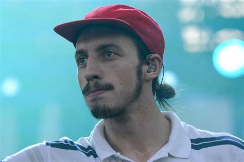 Mandibules è una bolla d'aria, un'ode esilarante all'idiozia servita da due imbecilli definitivi (grégoire mandibules si fa più perturbante coi 'normali', che poi tanto normali non sono dietro i loro cancelli e. Mandibules - 2020 - Recensione Film, Trama - Ecodelcinema
