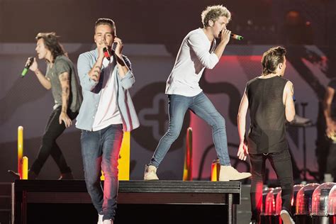 Watch One Direction Debut Drag Me Down Live In Concert