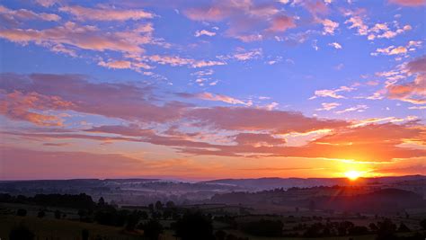 無料画像 風景 自然 地平線 山 雲 霧 日の出 日没 フィールド 草原 夜明け 夕暮れ イブニング 残り