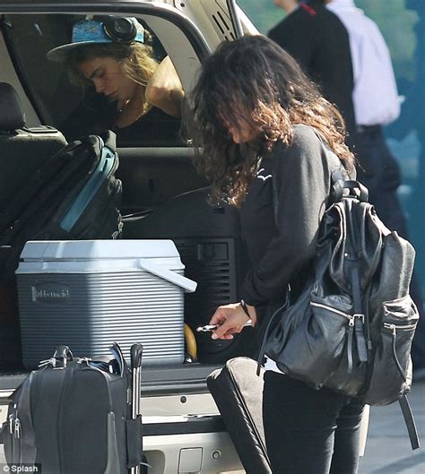 Cara Delevingne And Michelle Rodriguez Kiss Before Heading To Festival Daily Mail Online