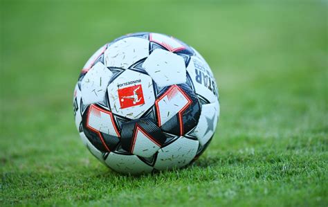 In der bundesliga werden im ligasystem. Bundesliga und Coronavirus: Saison soll beendet werden ...