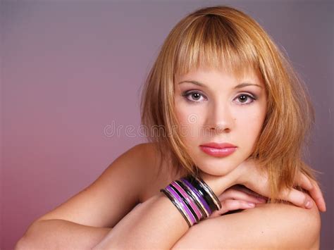 mujer sexual joven con una piel hermosa imagen de archivo imagen de pelo calma 17912605