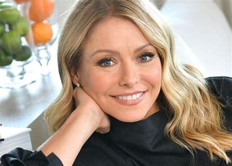 Kelly Ripa Measurements Bio Height Weight Shoe And Faqs