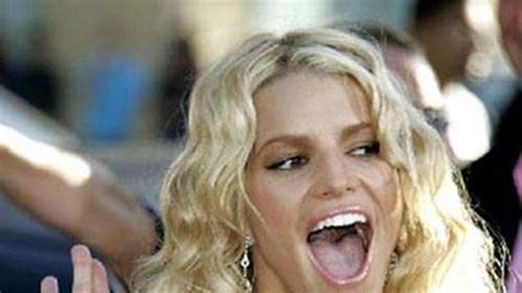 jessica simpson does not brush her teeth