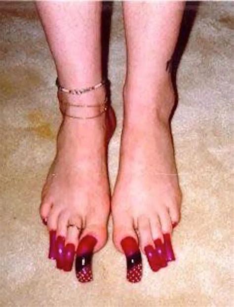 10 Extremely Long Toenails You Have To See In Order To Believe Page 3