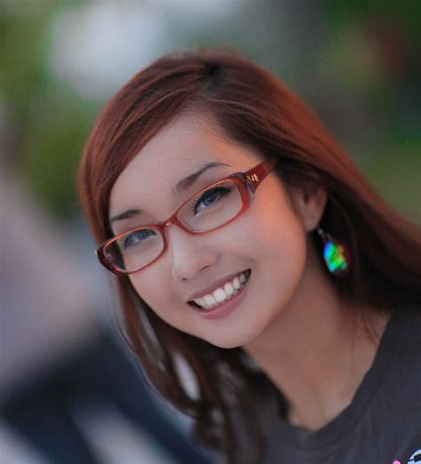 brunes femmes lunettes asiatiques boucles doreilles profondeur de
